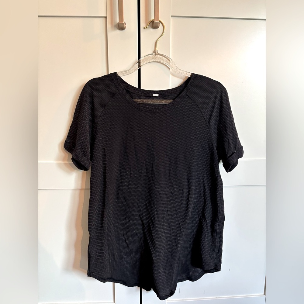 Lululemon Short Sleeve Top in Black with Gold Size 8